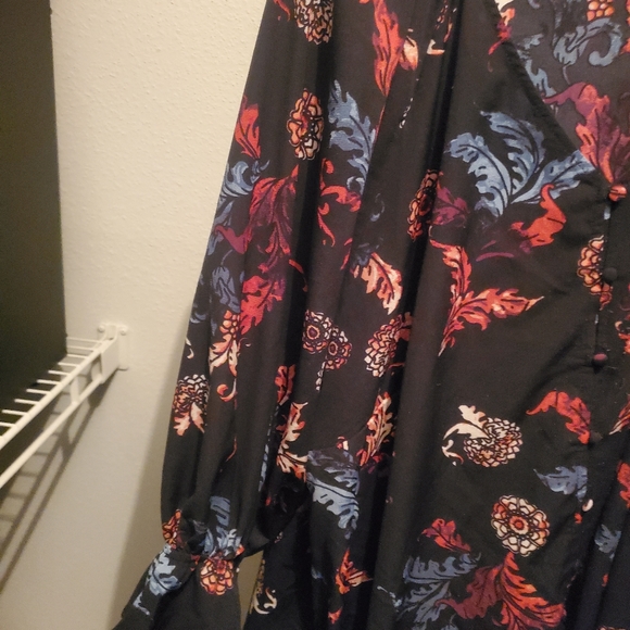 Arna York Floral Tunic Blouse (Size 2X) - Picture 4 of 7